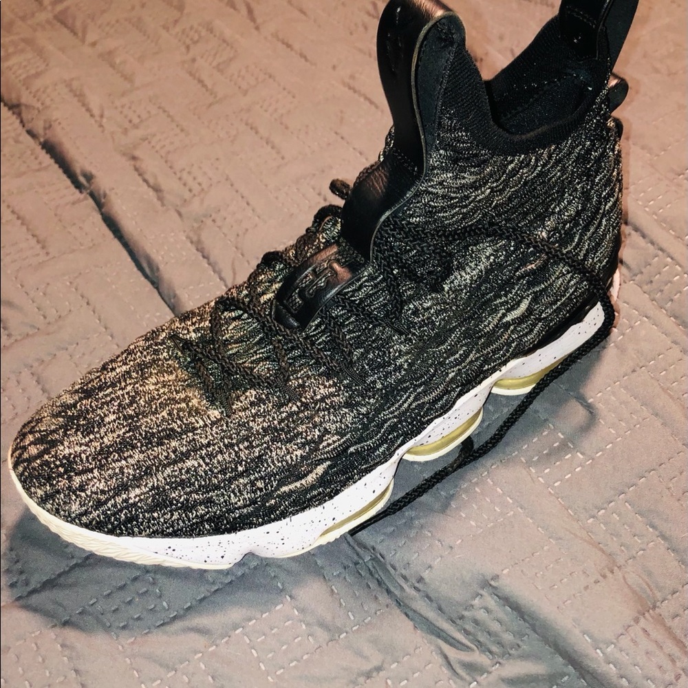 Lebron 15 XV Size 11.5 Basketball Sneakers Shoes